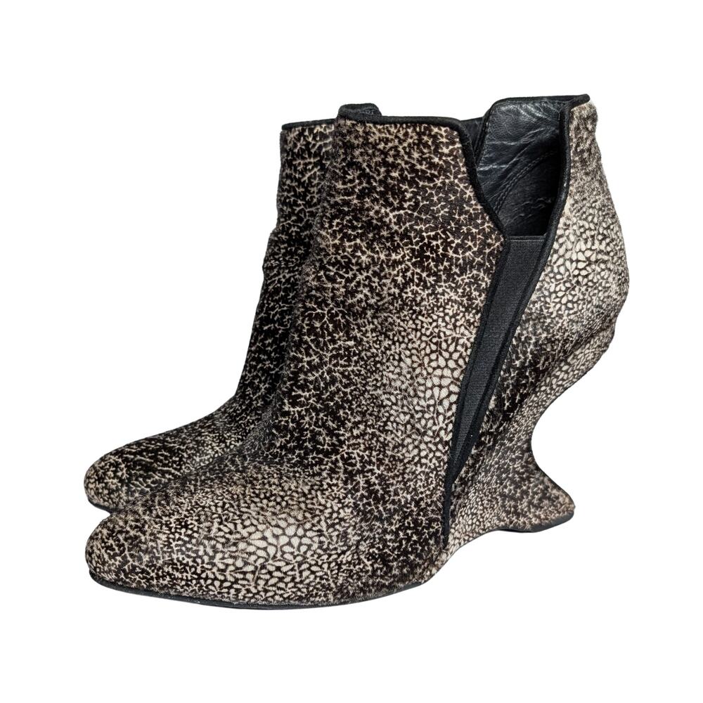 Stuart Weitzman Calf Hair Wedge Booties Sculptural Heel - Picture 8 of 8